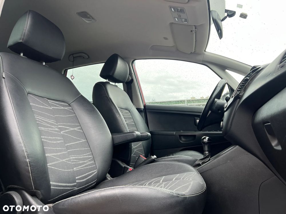 Kia Venga - 23