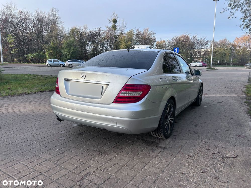 Mercedes-Benz Klasa C 180 T CDI Edition - 3