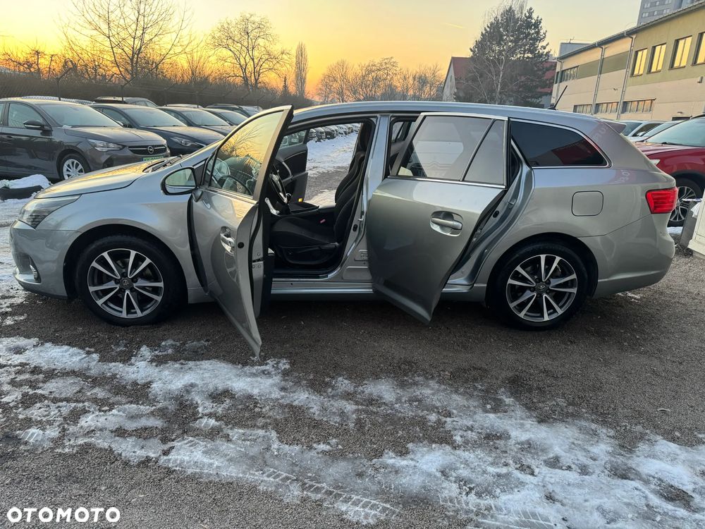 Toyota Avensis 1.6 Comfort - 38