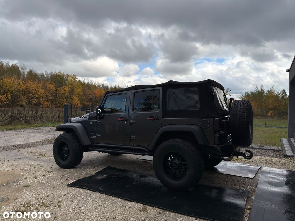 Jeep Wrangler - 12