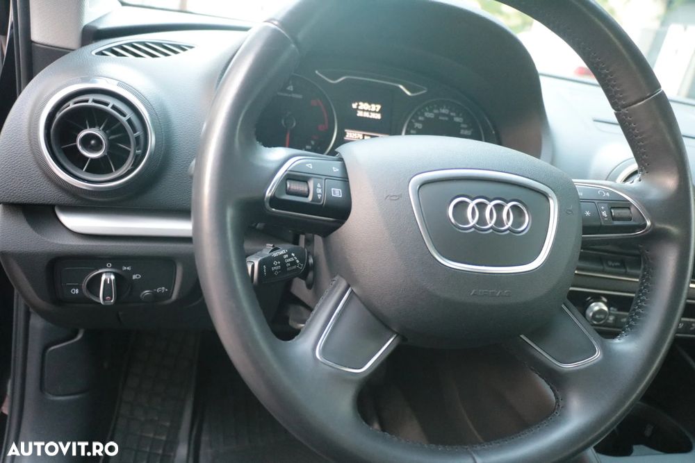 Audi A3 Sportback 1.6 TDI Stronic Attraction - 4