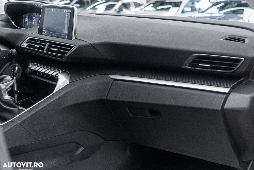 Peugeot 3008 1.2 PureTech Turbo S&S Allure - 37