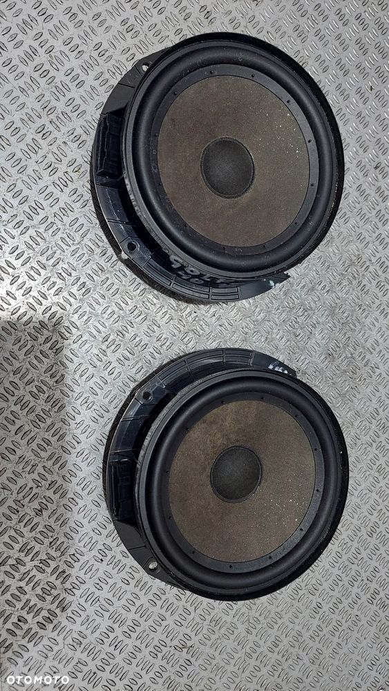 GŁOŚNIKI DRZWI DELIKATNIE USZKODZONE UCHWYTY VW GOLF VI R2012 NR 1K8035454 CENA ZA SZTUKĘ - 1