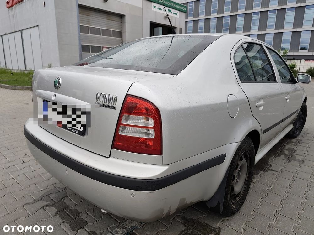 Skoda Octavia 1.6 Tour - 9