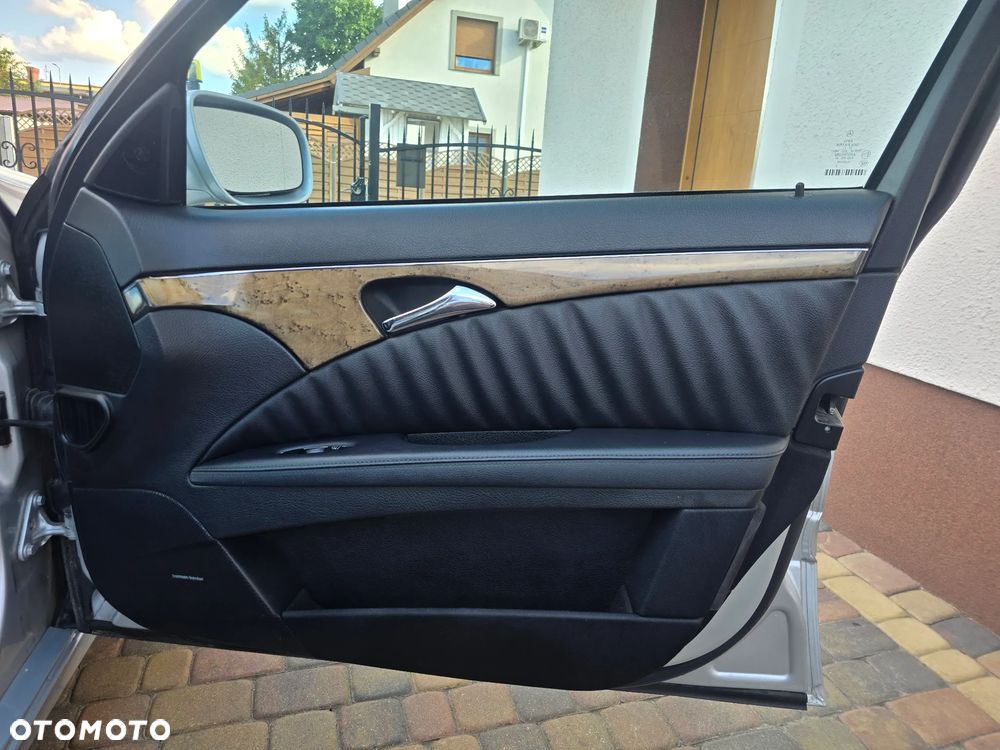 Mercedes-Benz Klasa E 320 CDI 7G-TRONIC Avantgarde DPF - 16