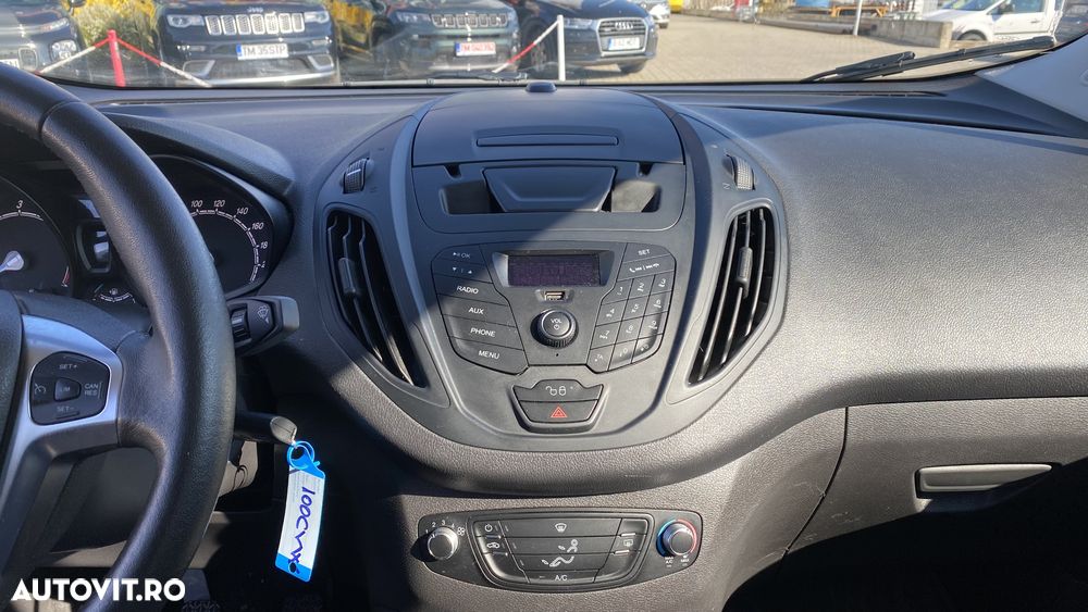 Ford Tourneo Courier - 12