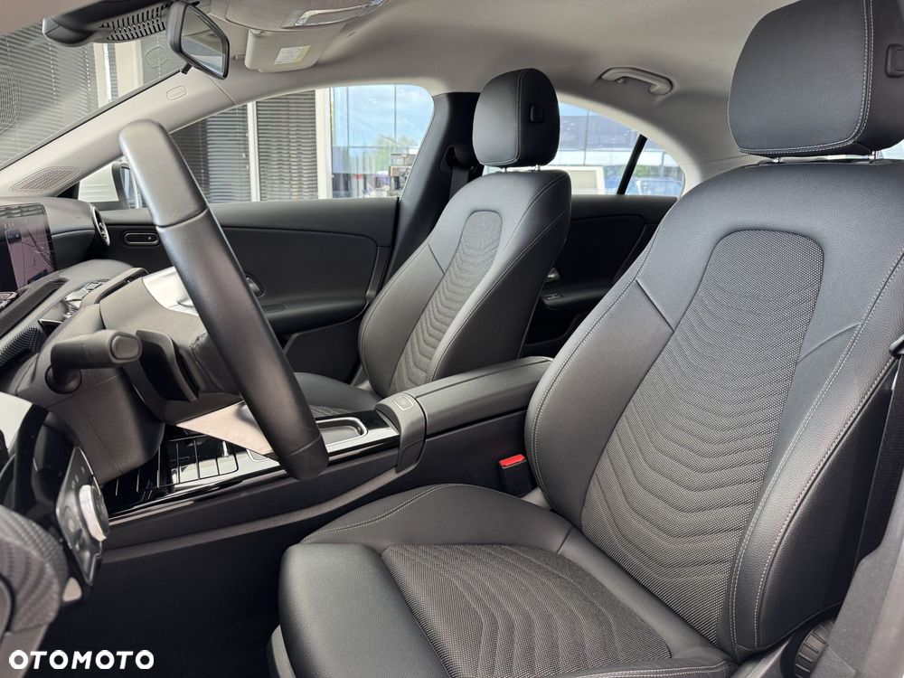 Mercedes-Benz CLA 200 7G-DCT - 10