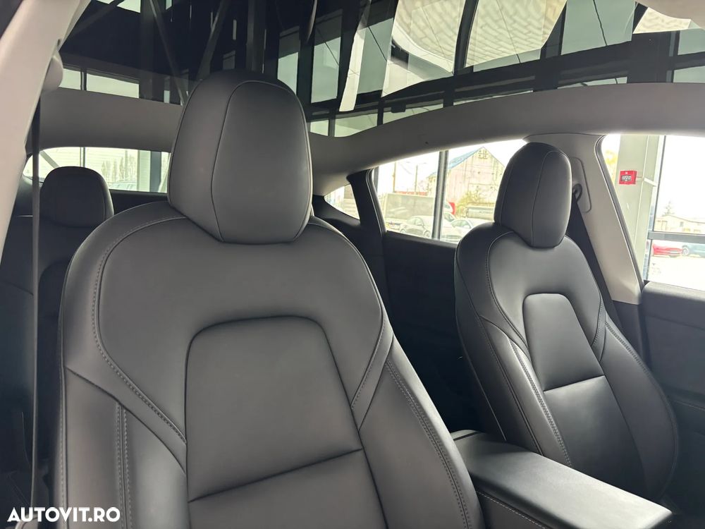 Tesla Model Y Long Range Dual Motor AWD - 15