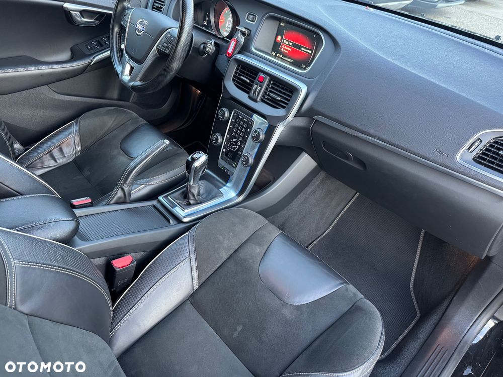 Volvo V40 D2 Drive-E R-Design Momentum - 6