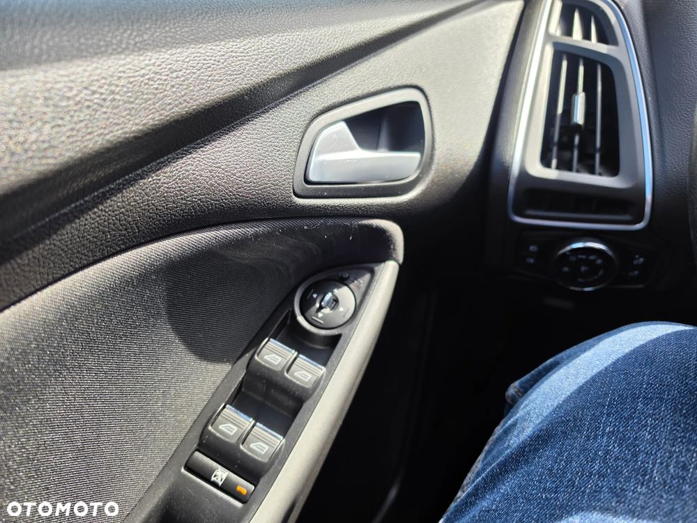 Ford Focus 1.0 EcoBoost STart-Stopp-System TITANIUM - 13