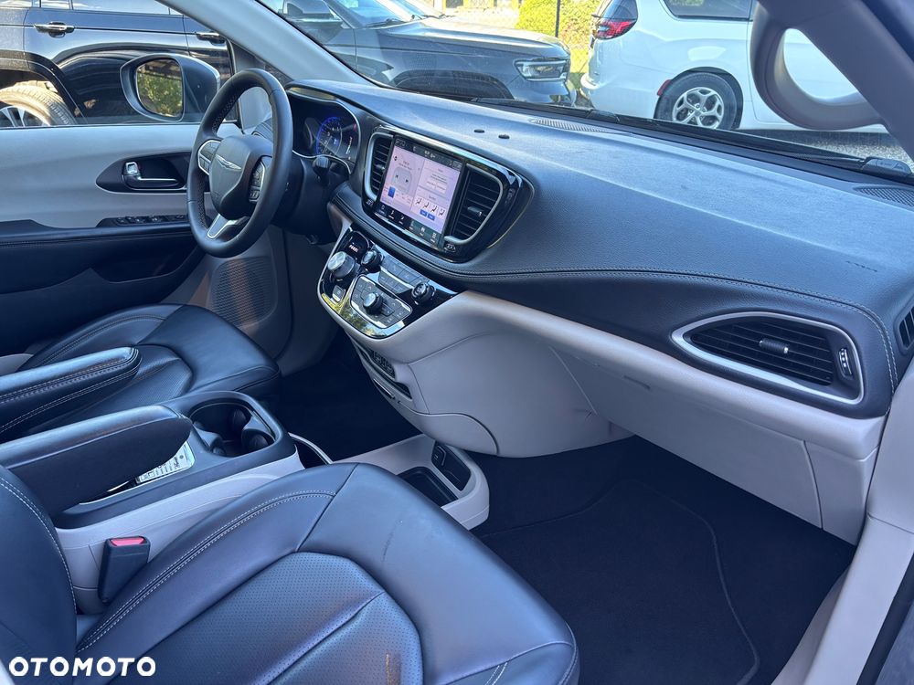Chrysler Pacifica - 27