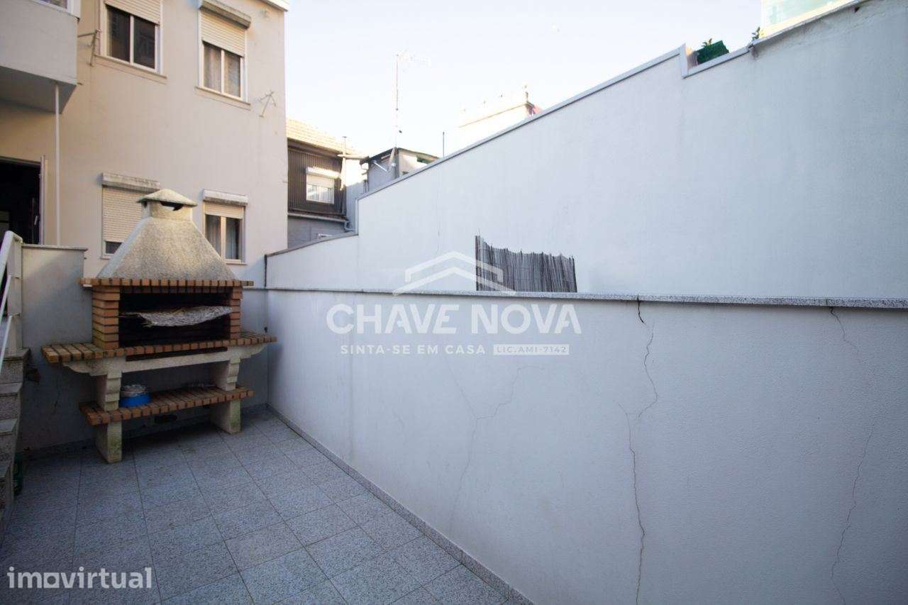 Prédio Habitacional em Zona Histórica do Porto (Virtudes) - Grande imagem: 4/25