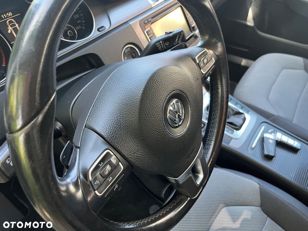 Volkswagen Passat Variant 2.0 Blue TDI DSG SCR Comfortline - 16