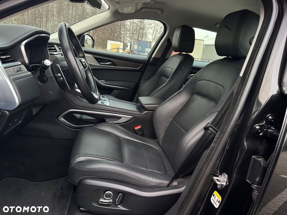 Jaguar F-Pace D200 AWD R-Dynamic SE - 6