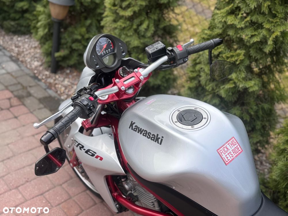 Kawasaki ER - 8