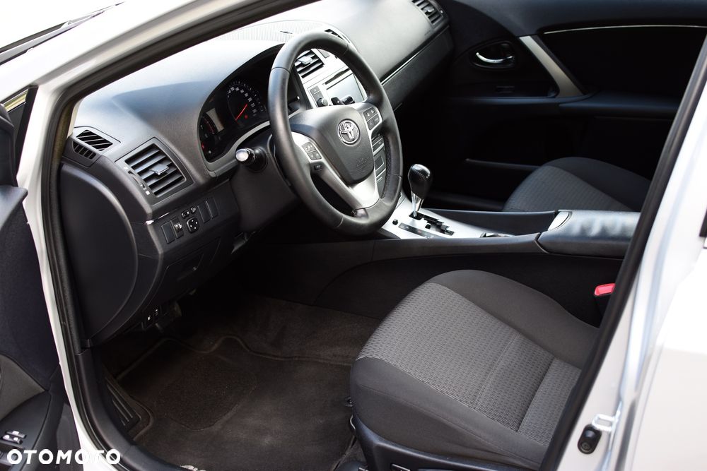 Toyota Avensis - 22