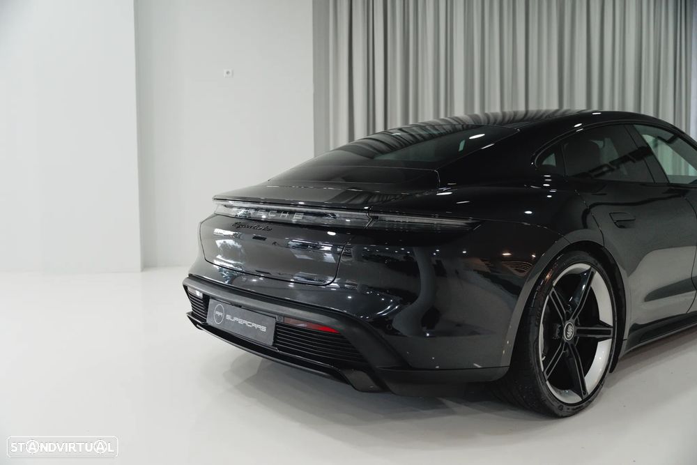 Porsche Taycan Turbo - 15