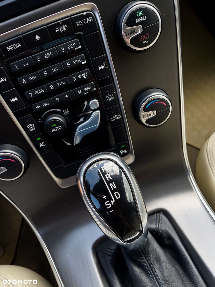 Volvo V60 D3 Momentum - 25