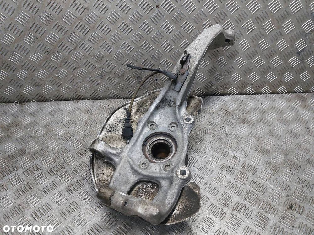 PIASTA ZWROTNICA PRAWY PRZÓD AUDI A5 8T 2.7 TDI - 3