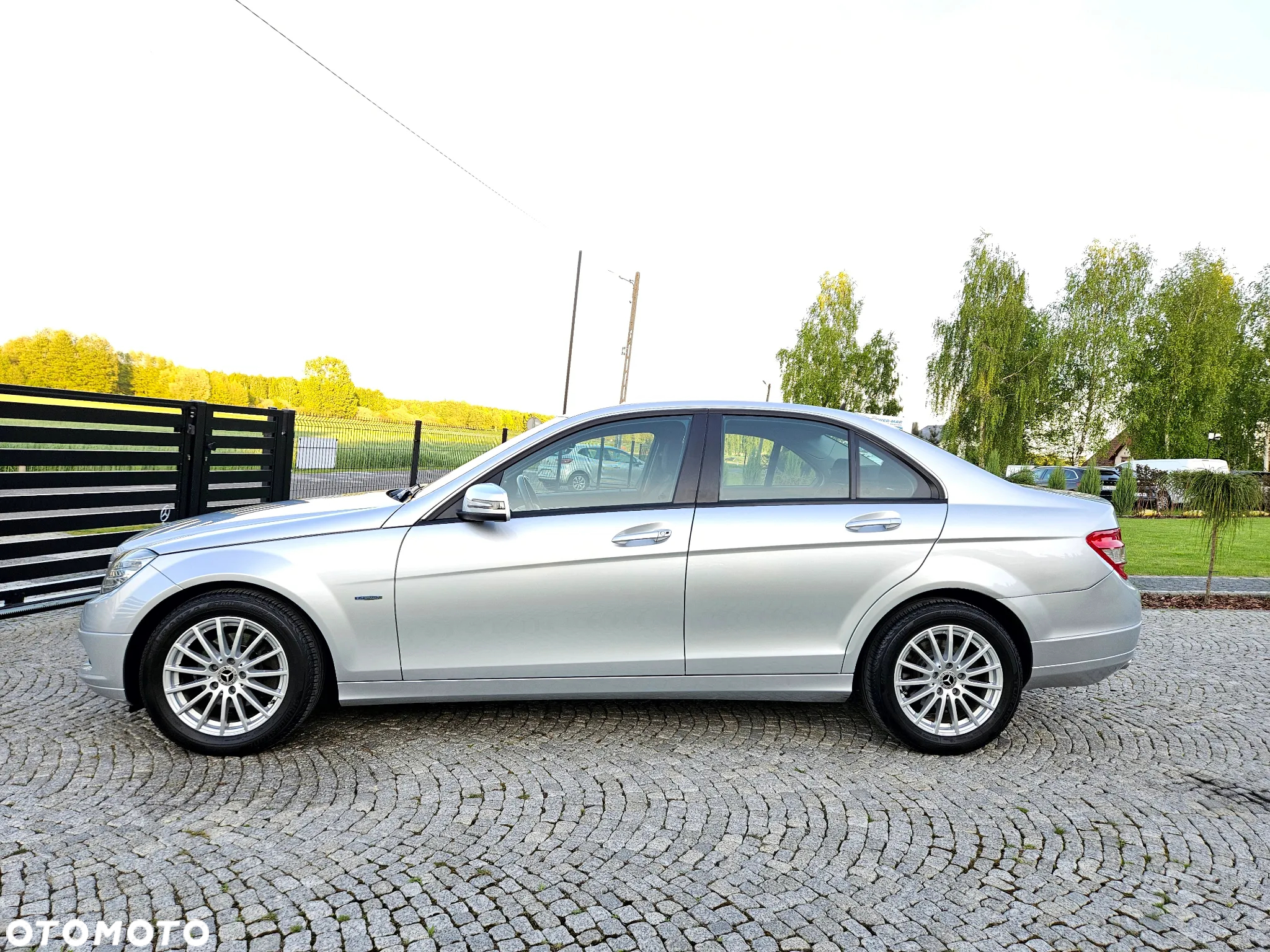 Mercedes-Benz Klasa C 200 CGI BlueEff Elegance - 4