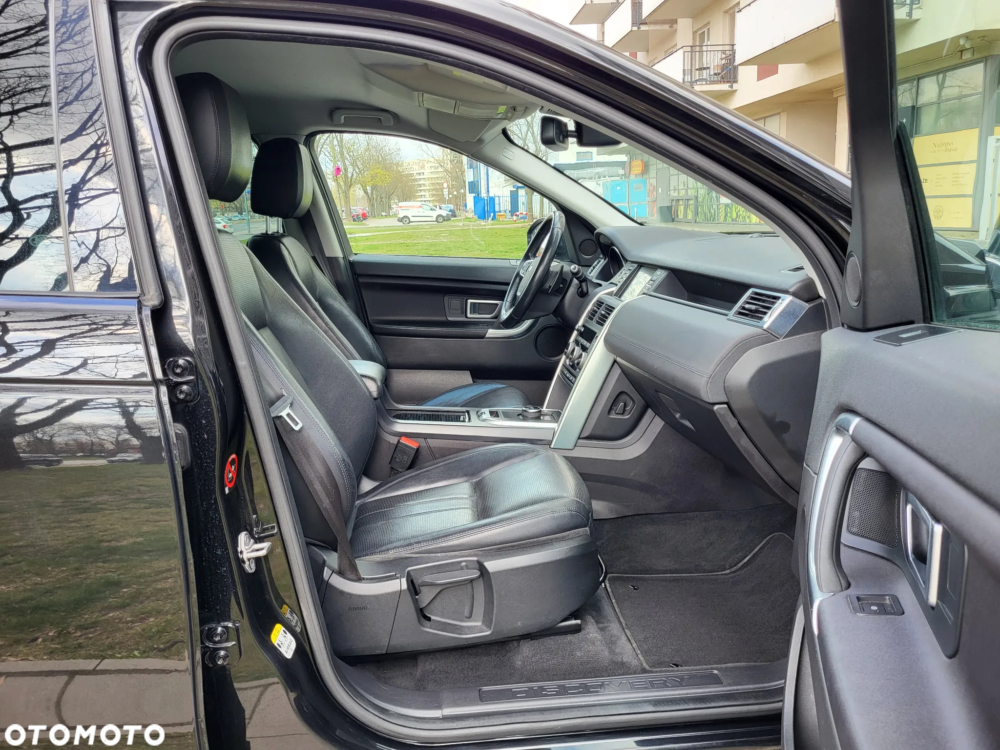 Land Rover Discovery Sport 2.0 TD4 HSE - 32