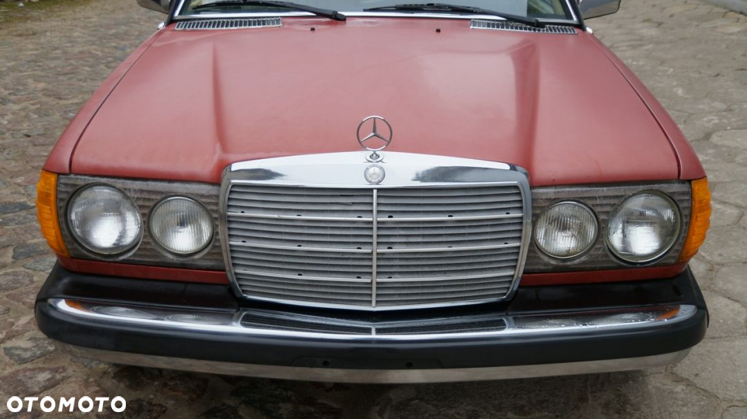 Mercedes-Benz W123 - 32