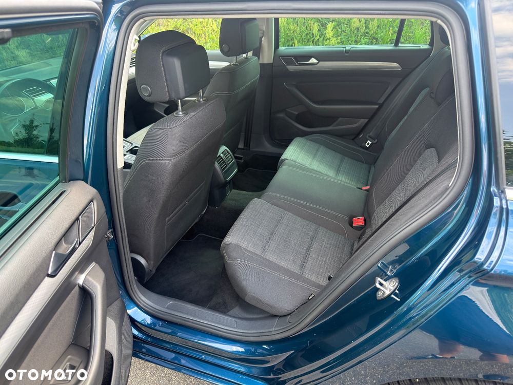 Volkswagen Passat 2.0 TDI EVO Elegance DSG - 13