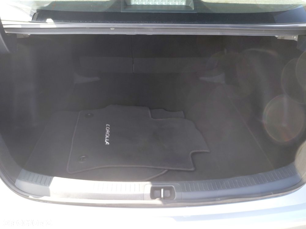 Toyota Corolla - 13