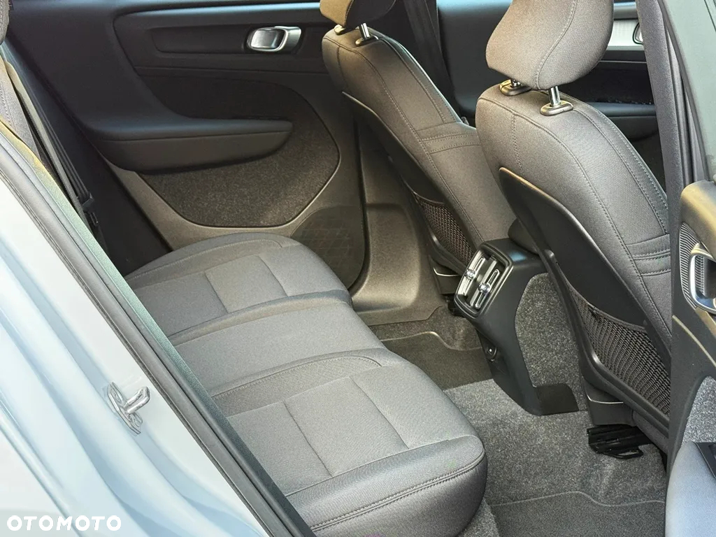 Volvo XC 40 B4 B AWD Geartronic Momentum Pro - 37