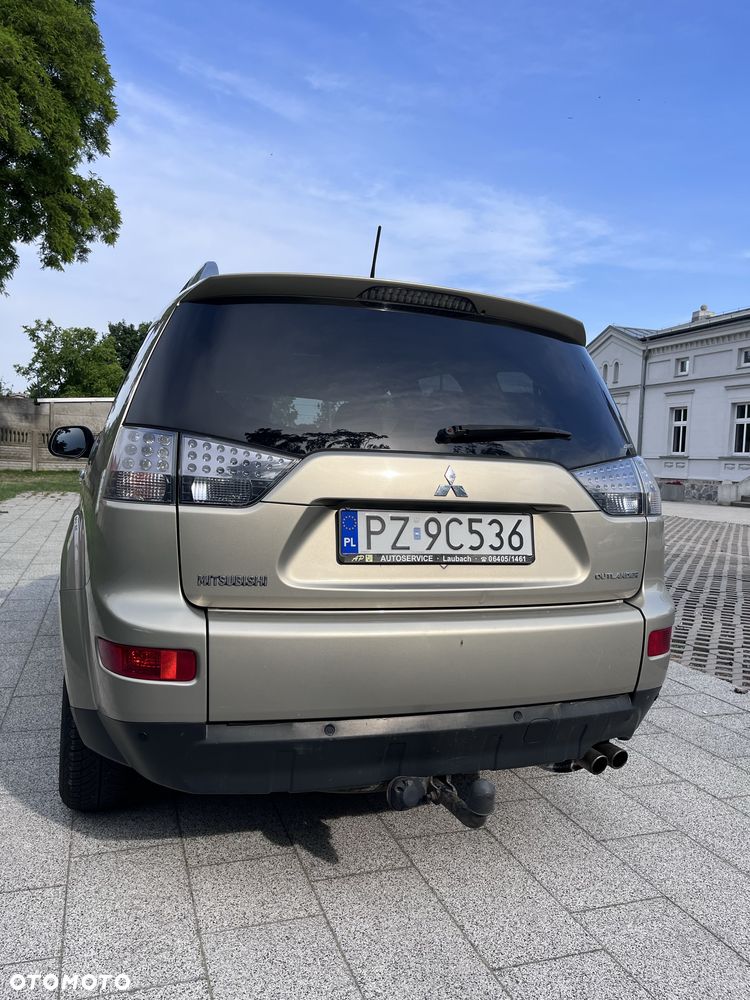 Mitsubishi Outlander - 8
