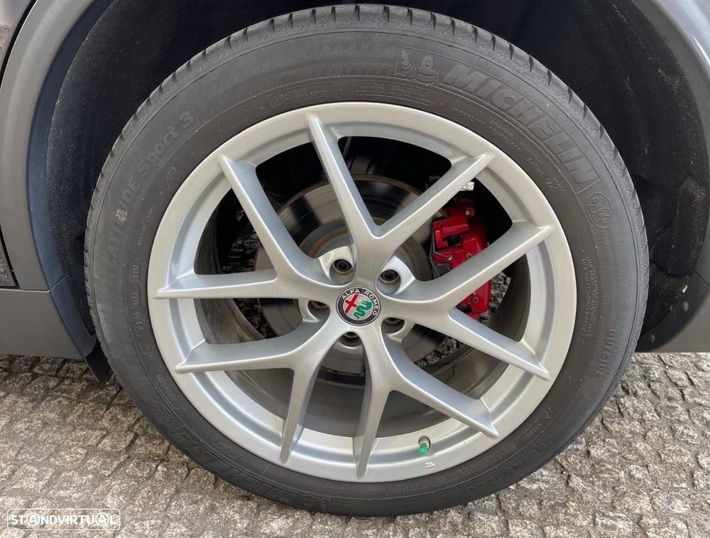 Alfa Romeo Stelvio 2.0 Turbo 16V AT8-Q4 First Edition - 27