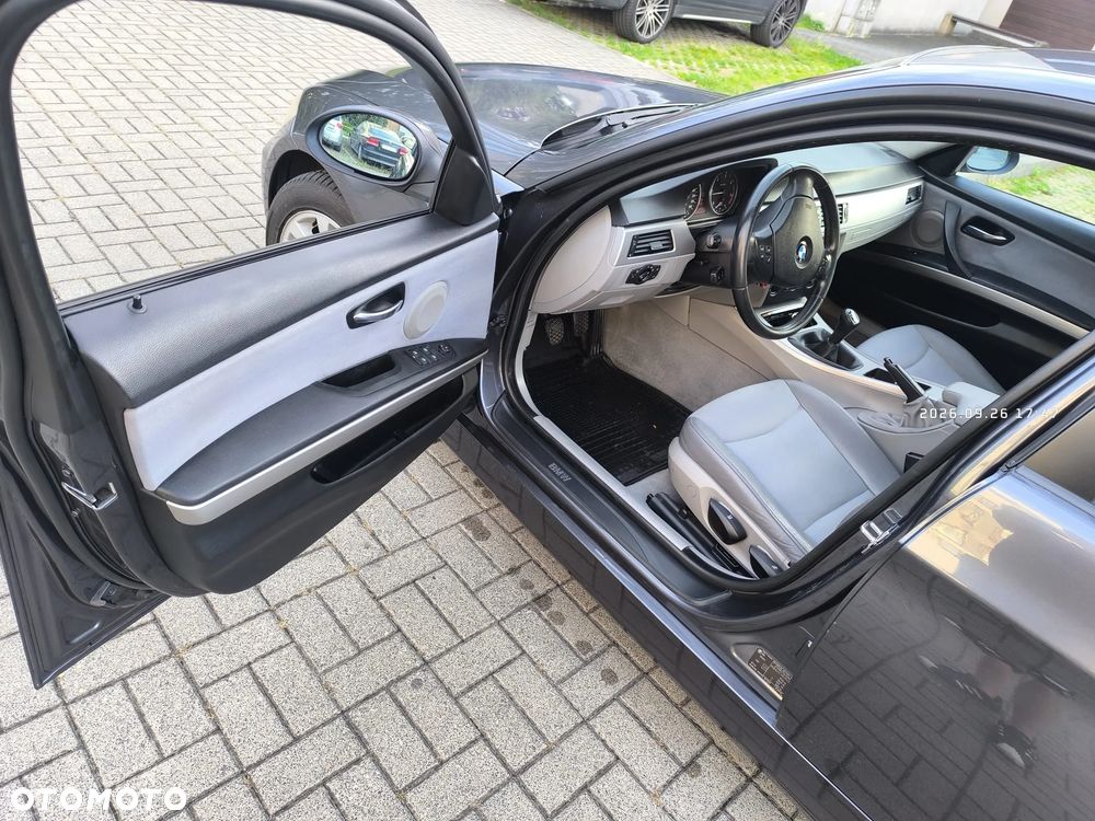 BMW Seria 3 318d - 16