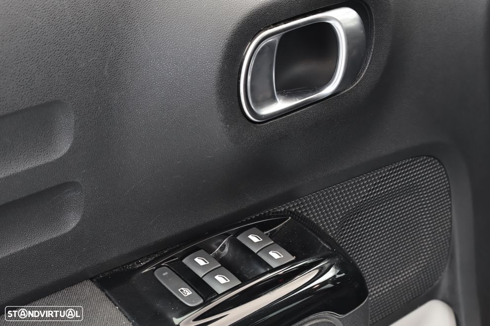 Citroën C3 1.2 PureTech Shine - 21