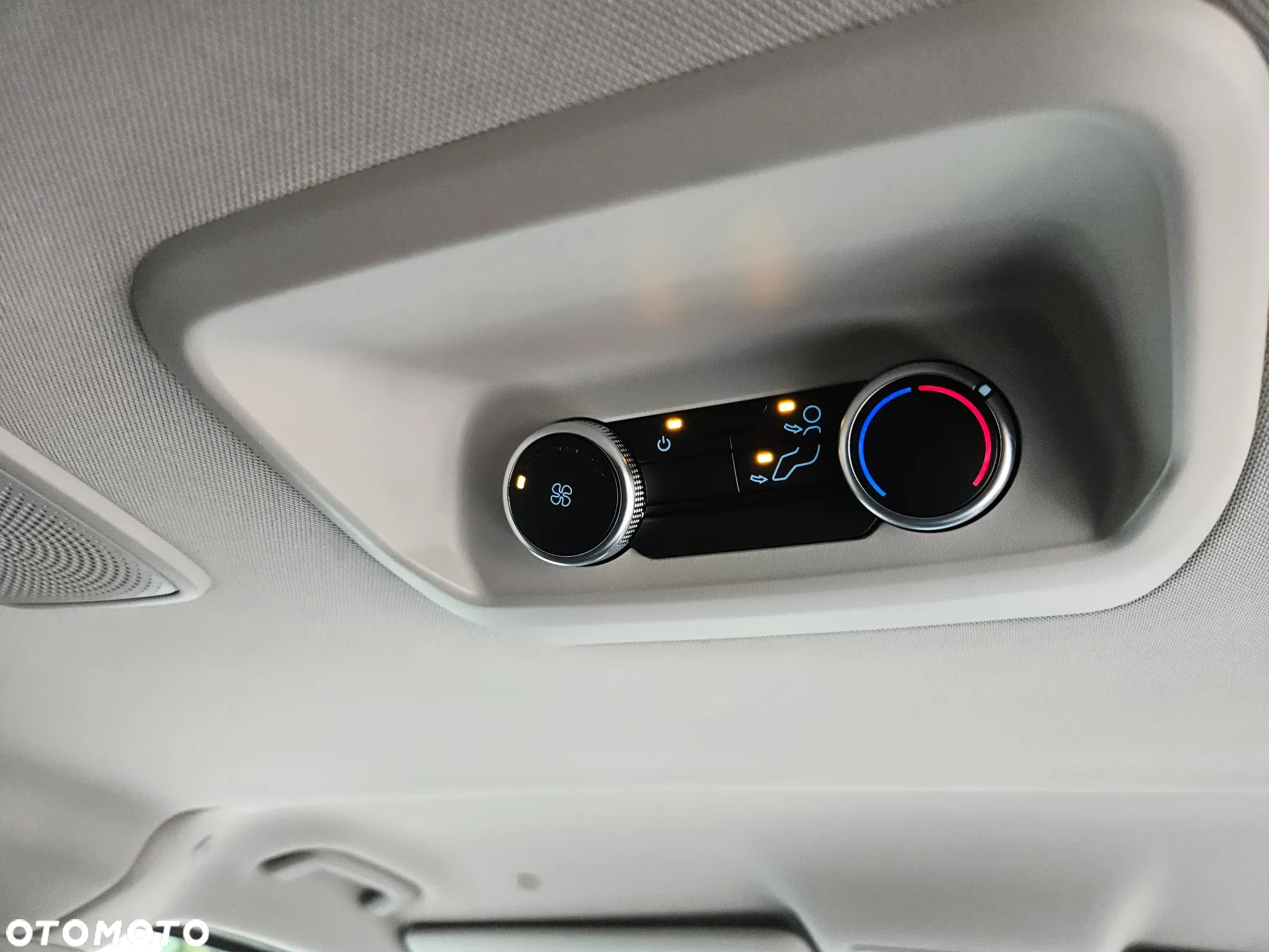 Ford Tourneo Custom 2.0 EcoBlue L2 Titanium SelectShift - 23