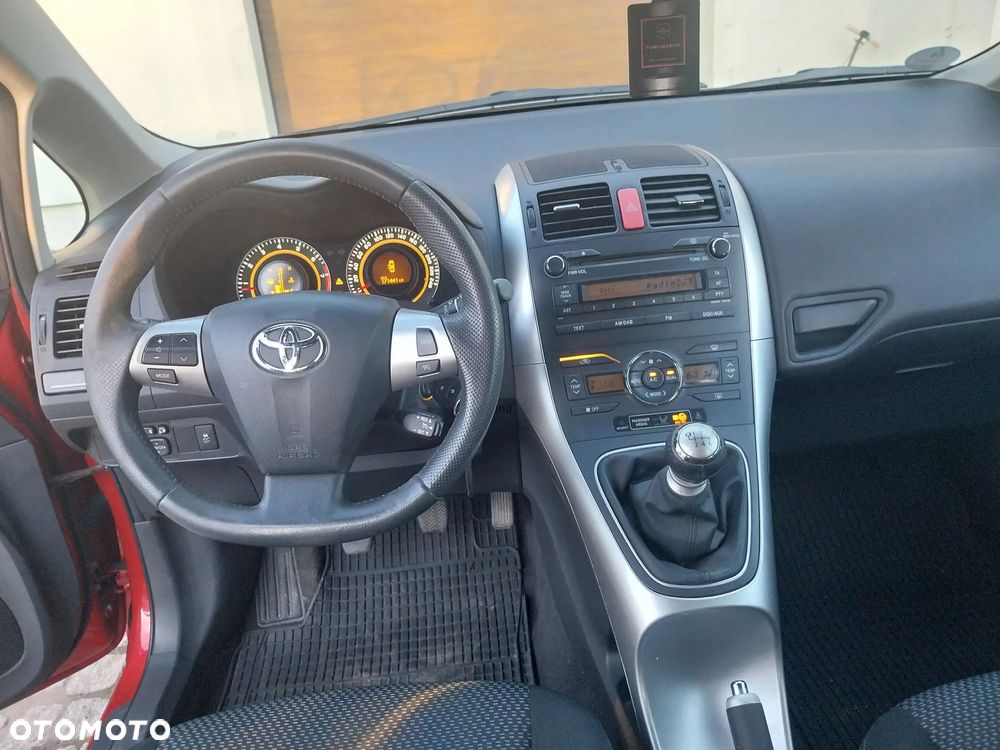 Toyota Auris 1.6 Sol - 10