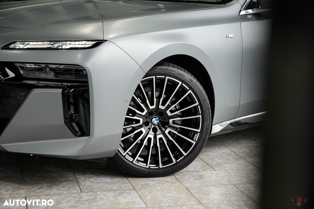 BMW Seria 7 740d xDrive MHEV - 11