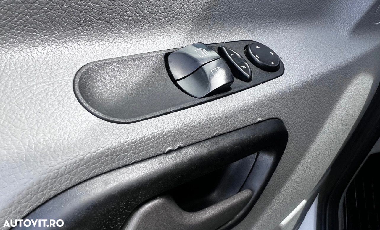 Mercedes-Benz Sprinter - 20