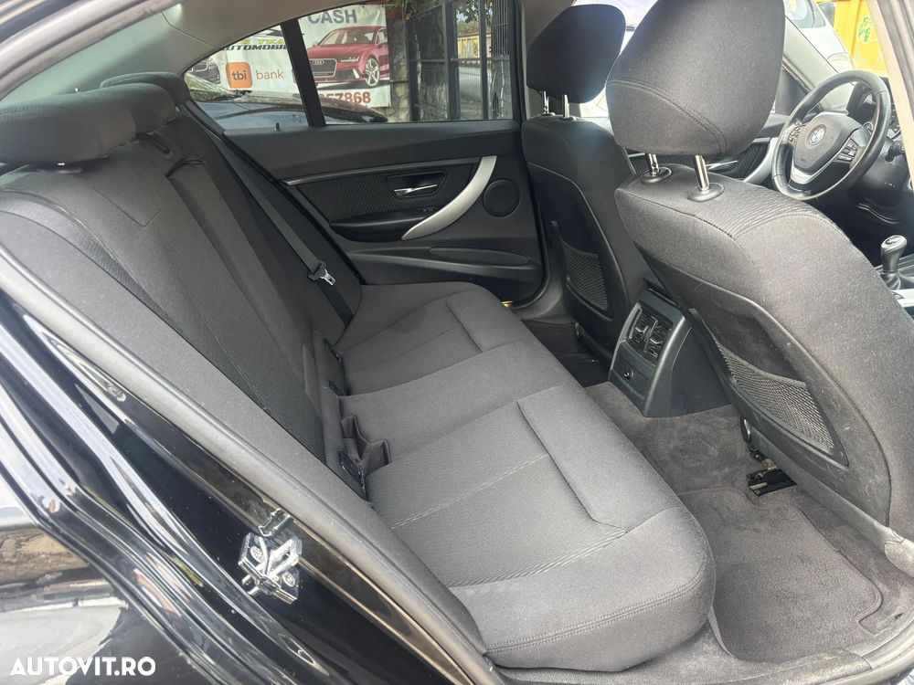 BMW Seria 3 320d Sport Line - 13