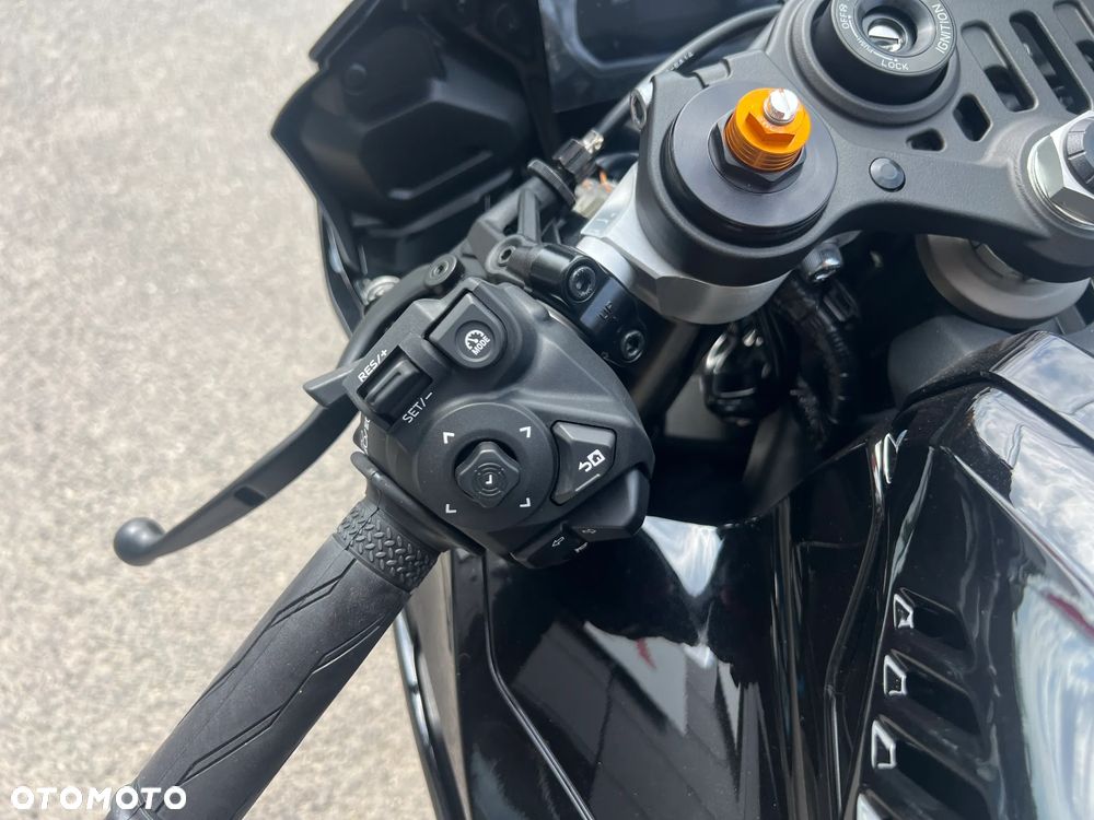 Yamaha R7 - 14
