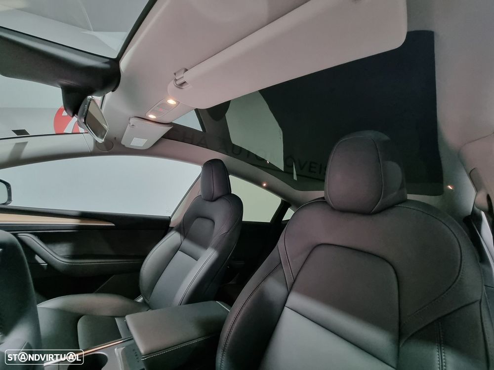 Tesla Model Y Long-Range RWD - 9