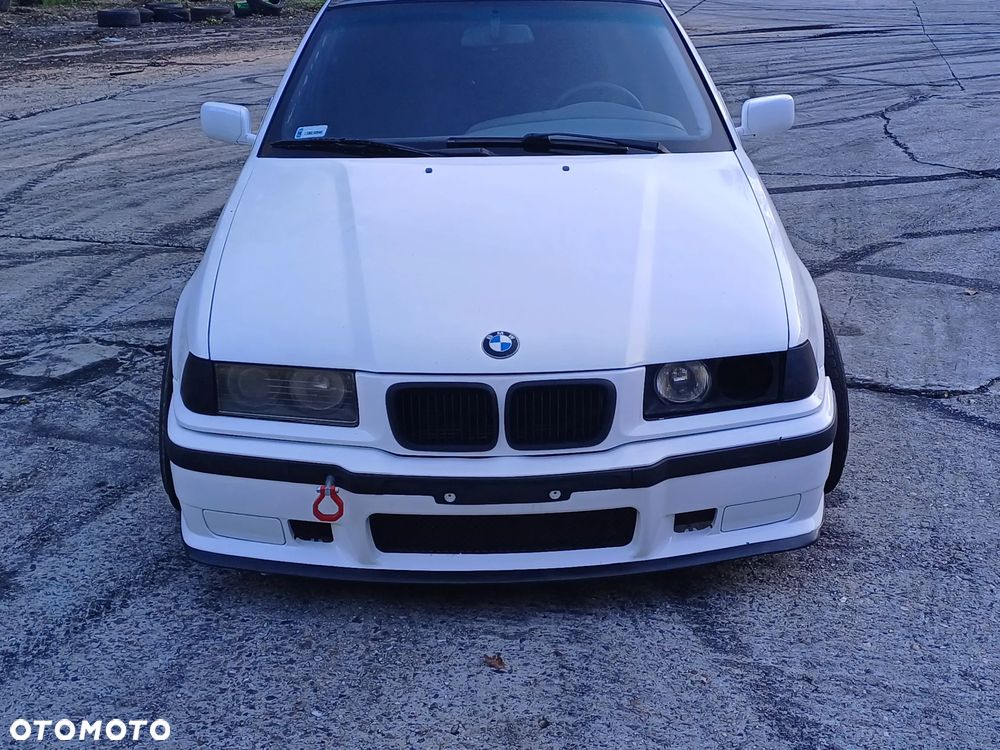BMW Seria 3 320i - 8