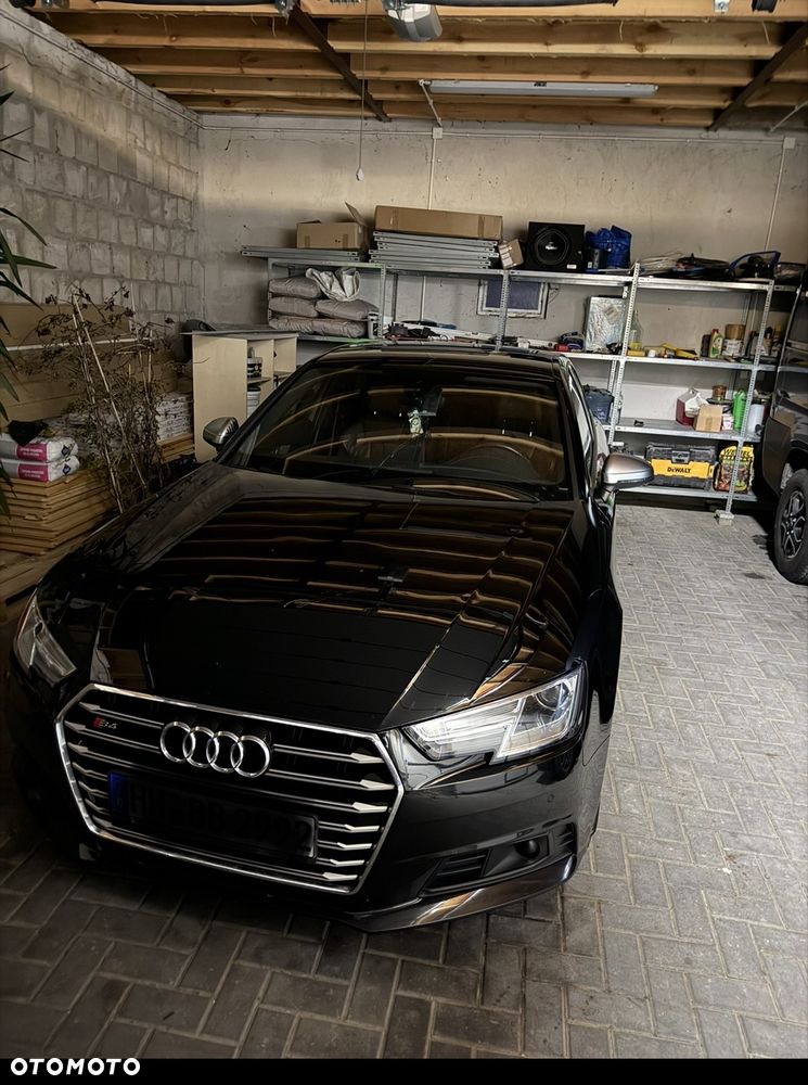 Audi A4 Limousine - 4