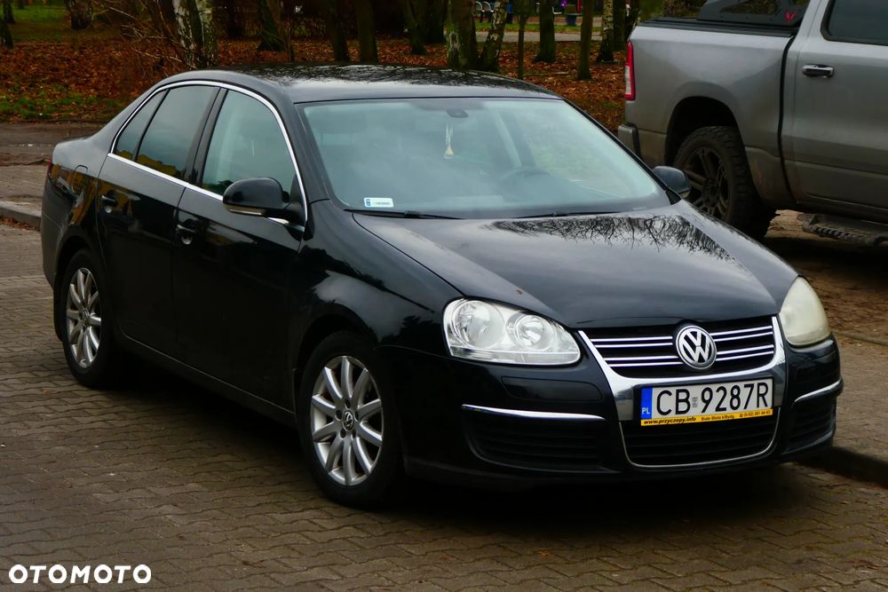 Volkswagen Jetta - 2