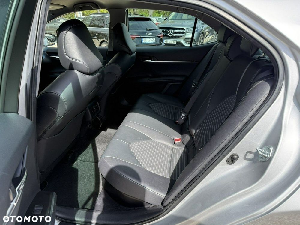 Toyota Camry - 12