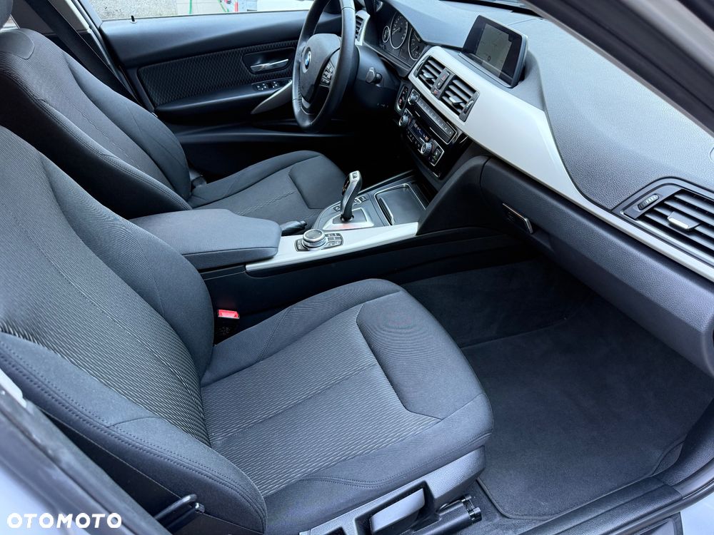 BMW Seria 3 318i Advantage - 17