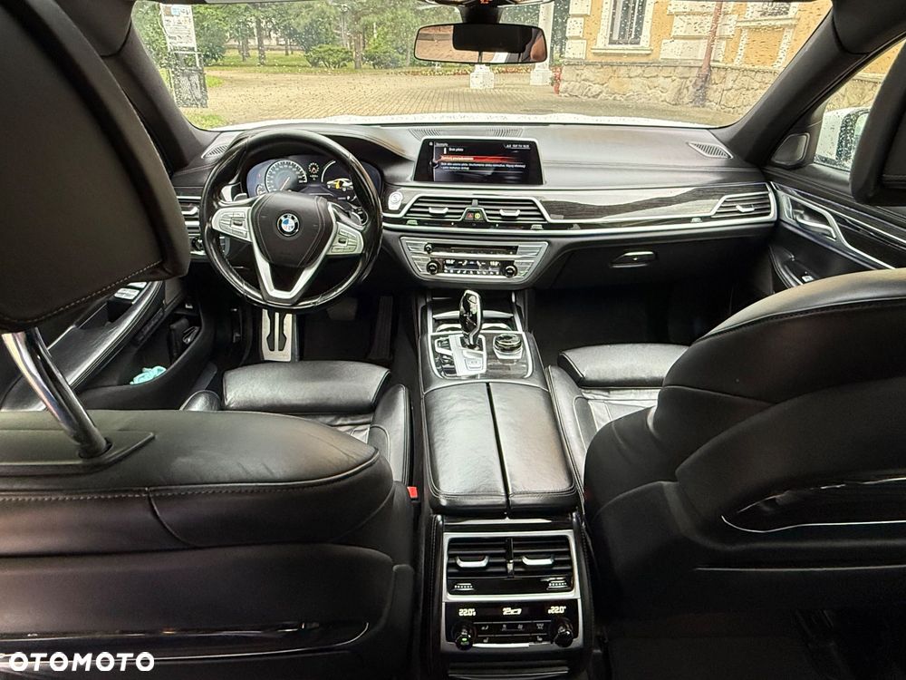 BMW Seria 7 750Li xDrive - 25