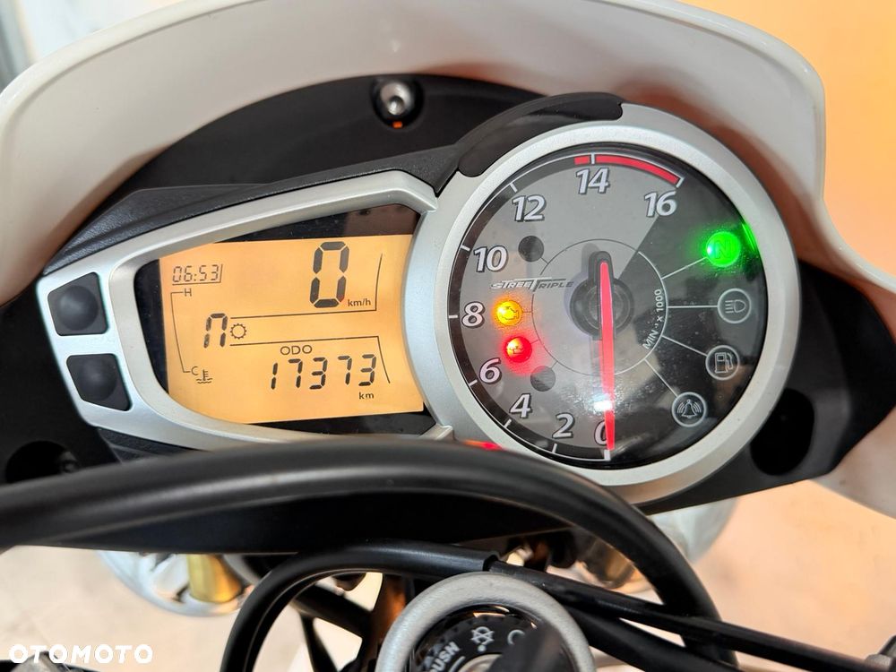 Triumph Street Triple - 16