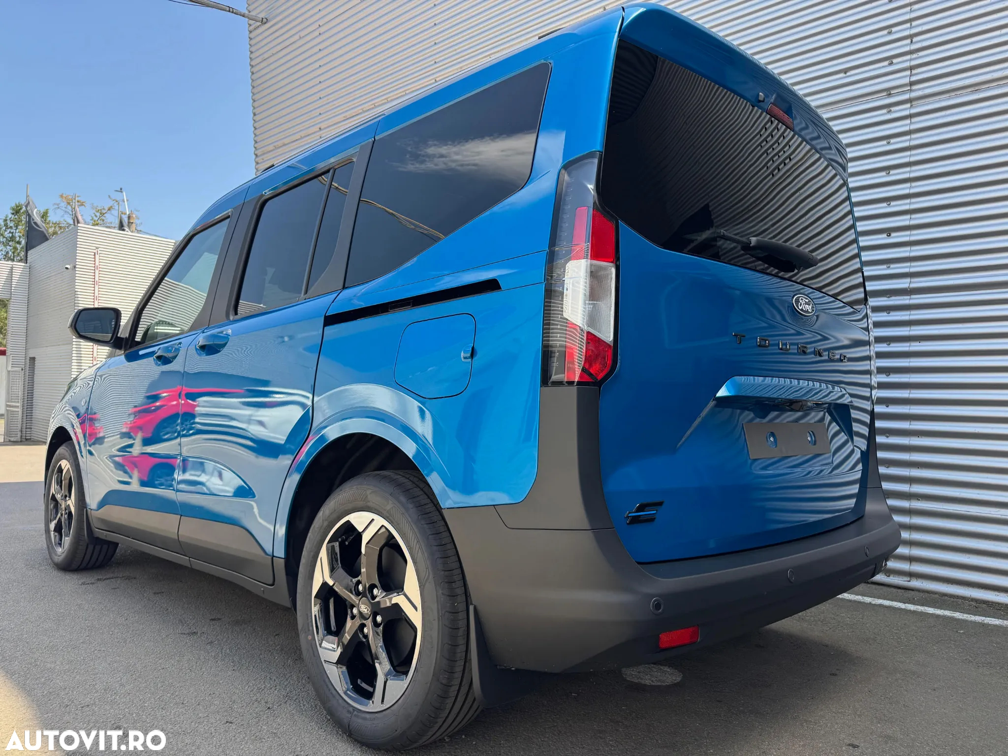 Ford Tourneo Courier - 12