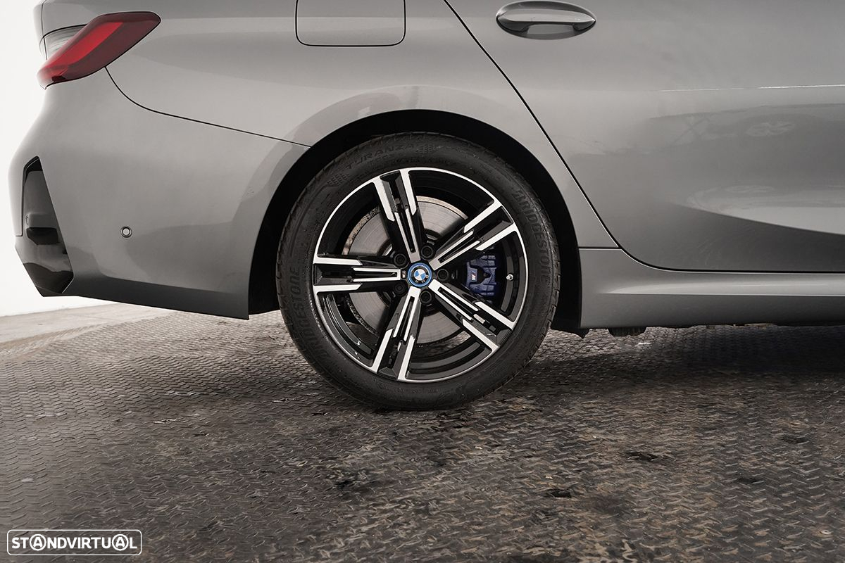 BMW 330 e Touring Pack Desportivo M Auto - 5