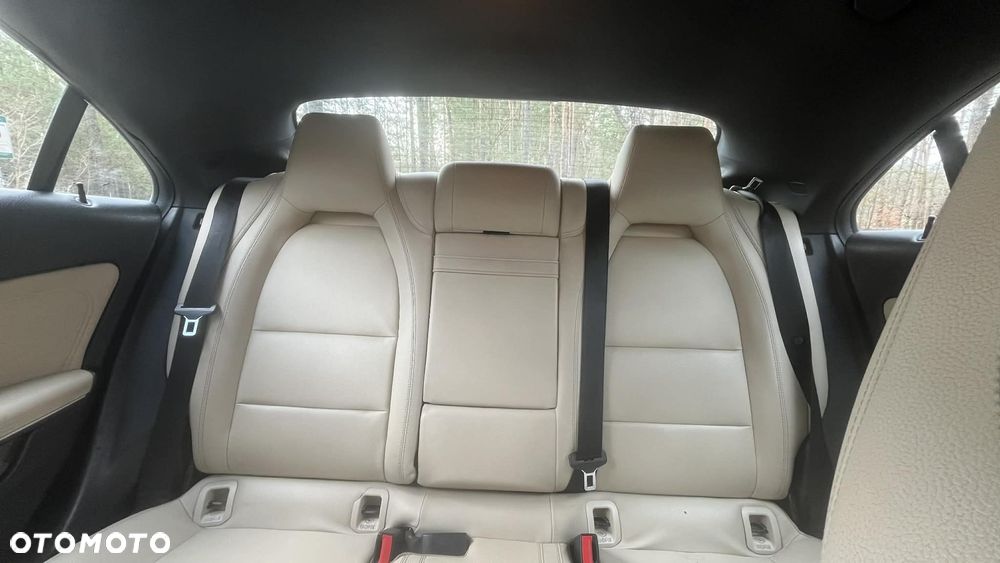 Mercedes-Benz CLA 250 4-Matic - 14